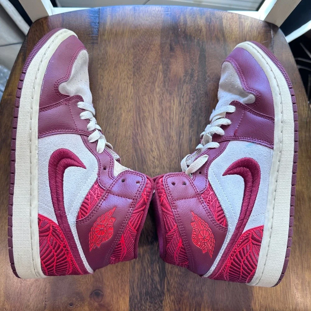 Nike Air Jordan 1 Mid SE Women 9.5 Wild Berry White Embroidered‎ Tiki Leaf